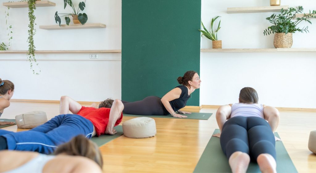 In Stuttgart stattfindende Hatha Yoga Klasse