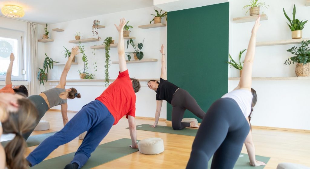 Eine Klasse Pure Yoga
